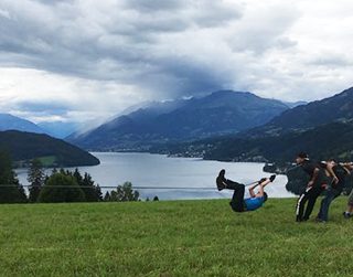 Troba les diferències: de campaments a Àustria